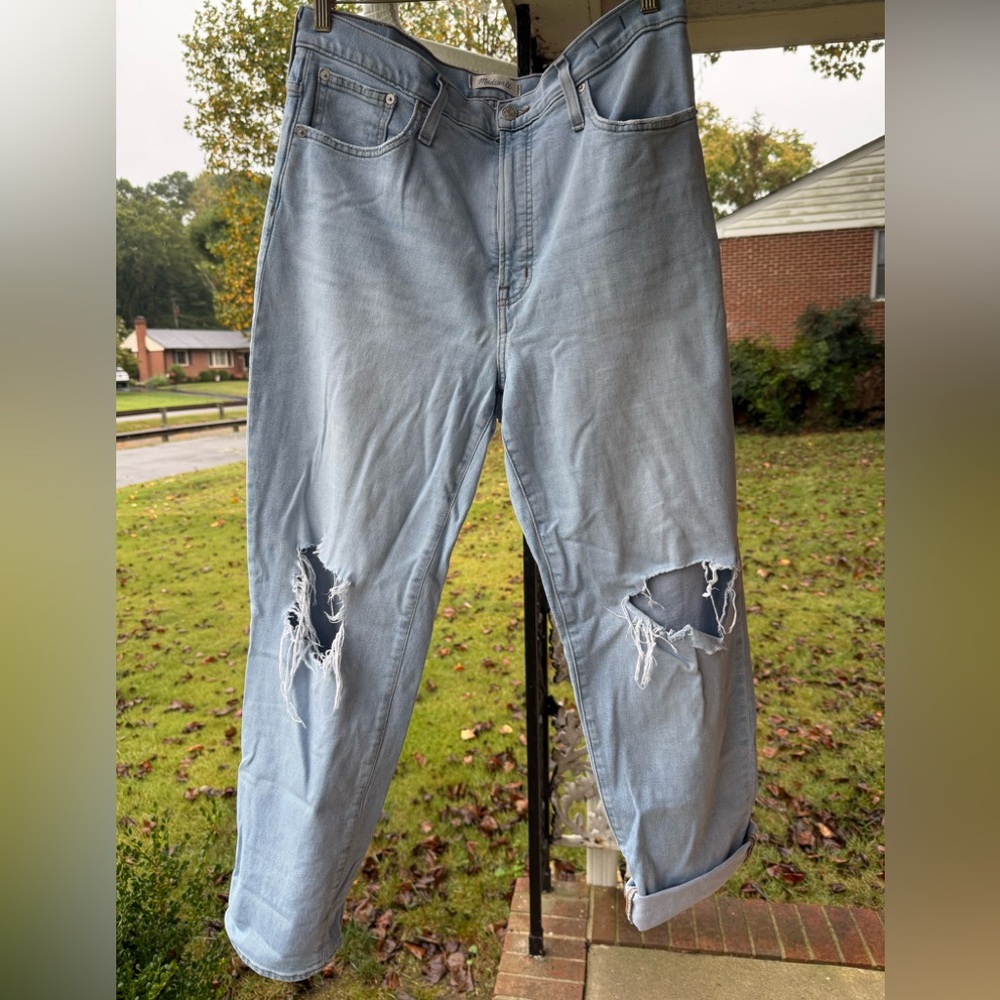 Madewell Perfect Vintage Straight Jean in Danby Wash: Knee-Rip Edition, size 31